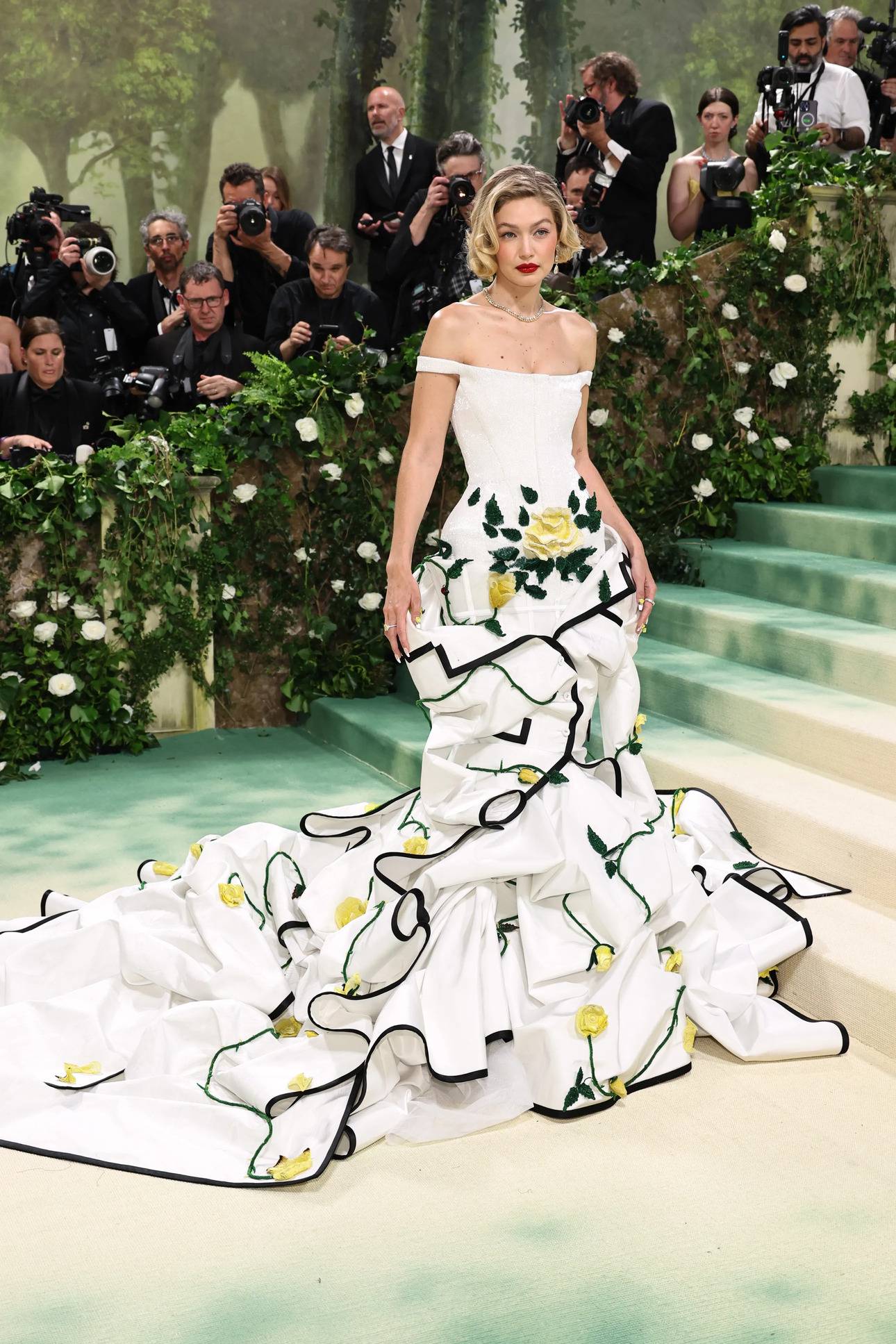 Gigi Hadid w Thom Browne