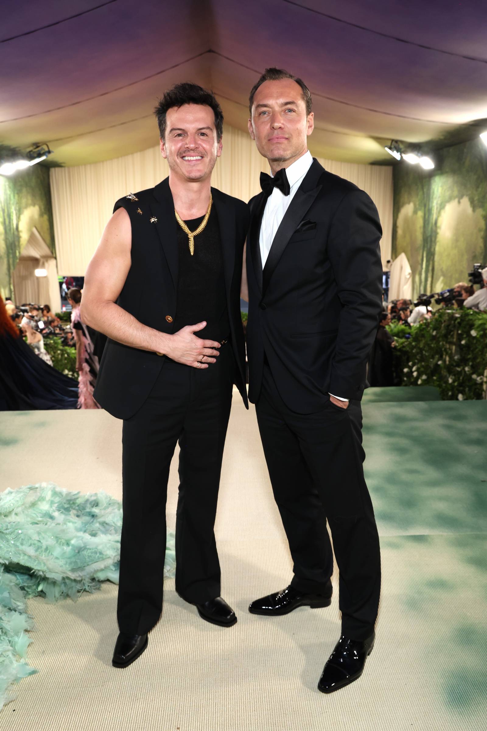 Andrew Scott i Jude Law w Versace