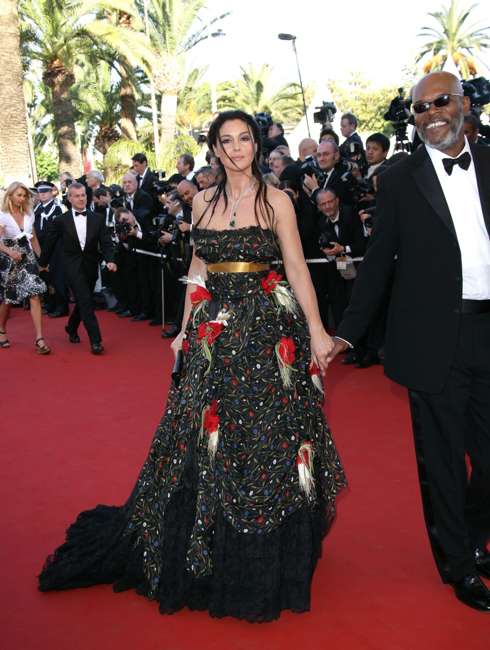 Monica Bellucci w sukni w kwiaty, rok 2006