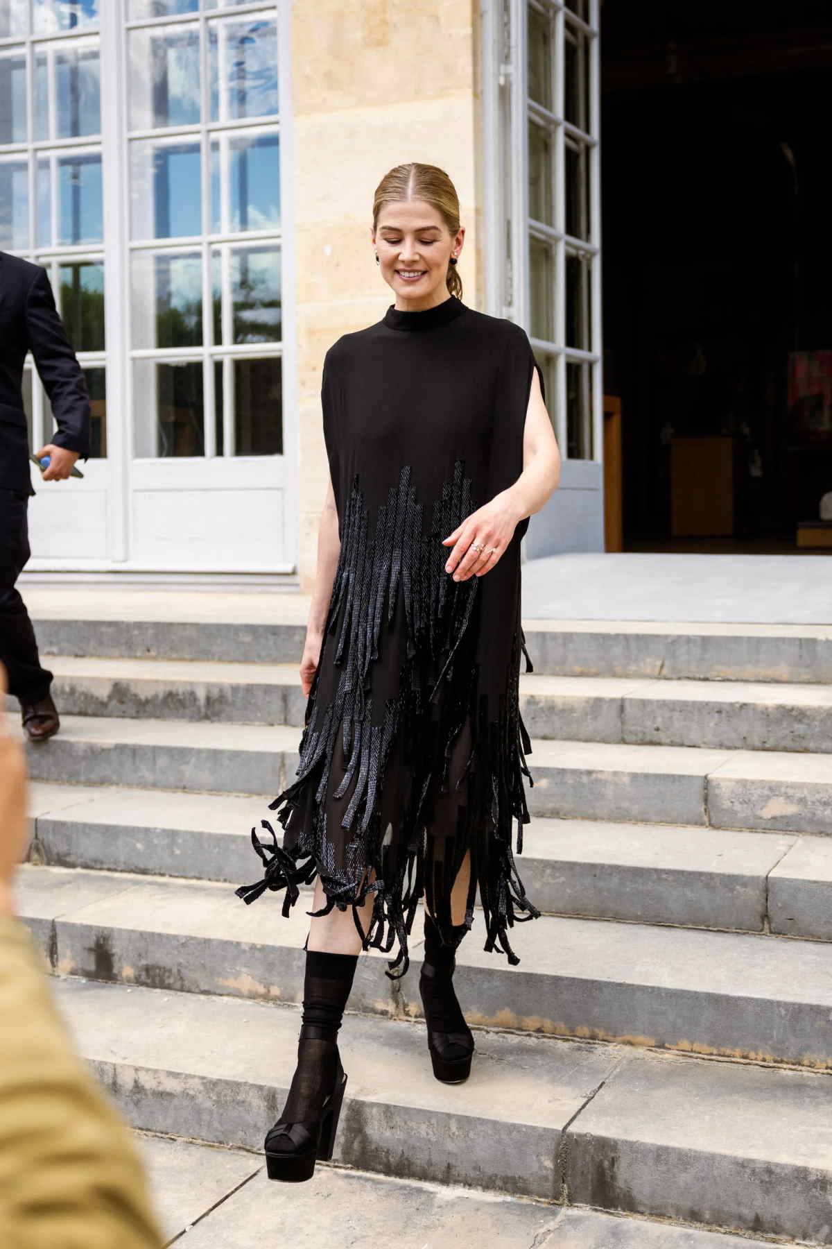 Rosamund Pike na pokazie Dior haute couture na jesień 2024
