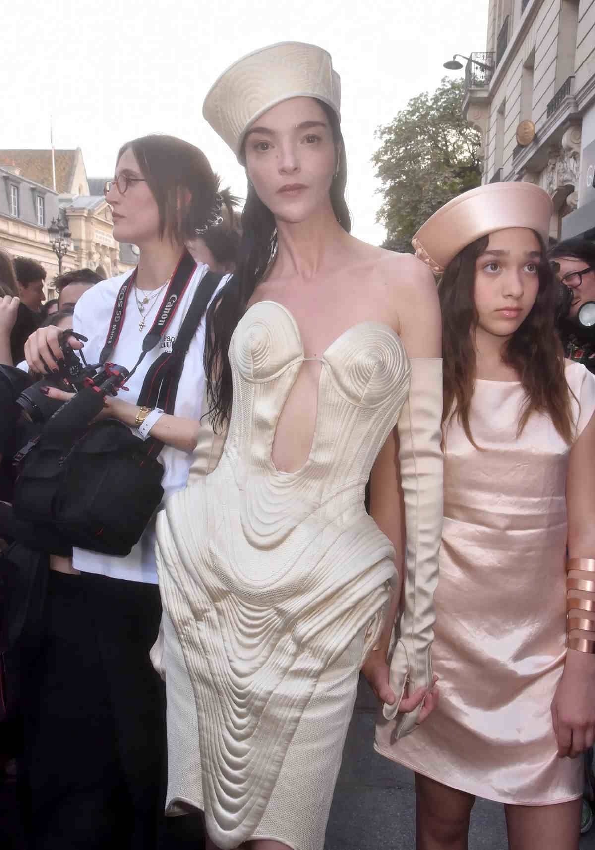 Mariacarla Boscono na pokazie Jean Paul Gaultier