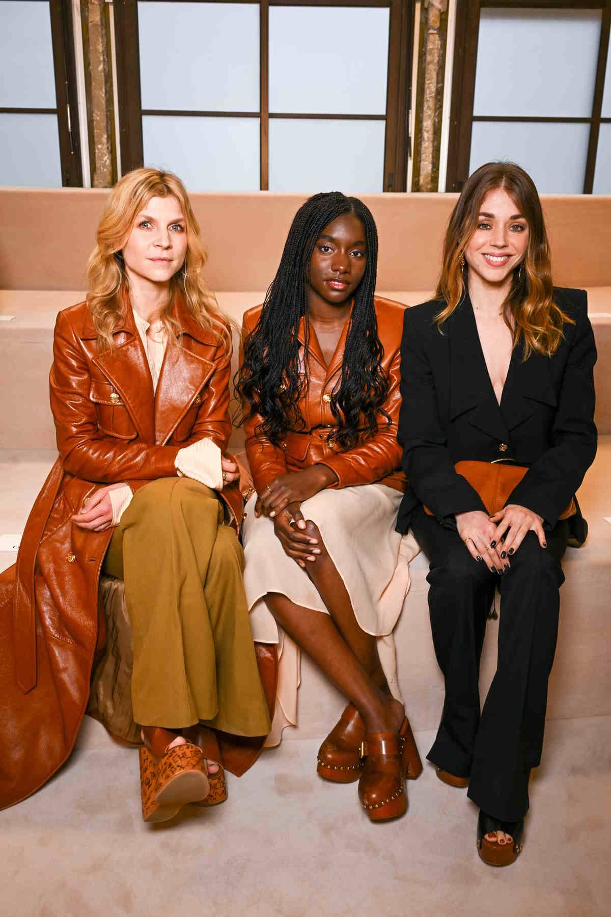 Clemence Poesy, Suzy Bemba i Alice Isaaz nosi ultrawysokie sandały na koturnie