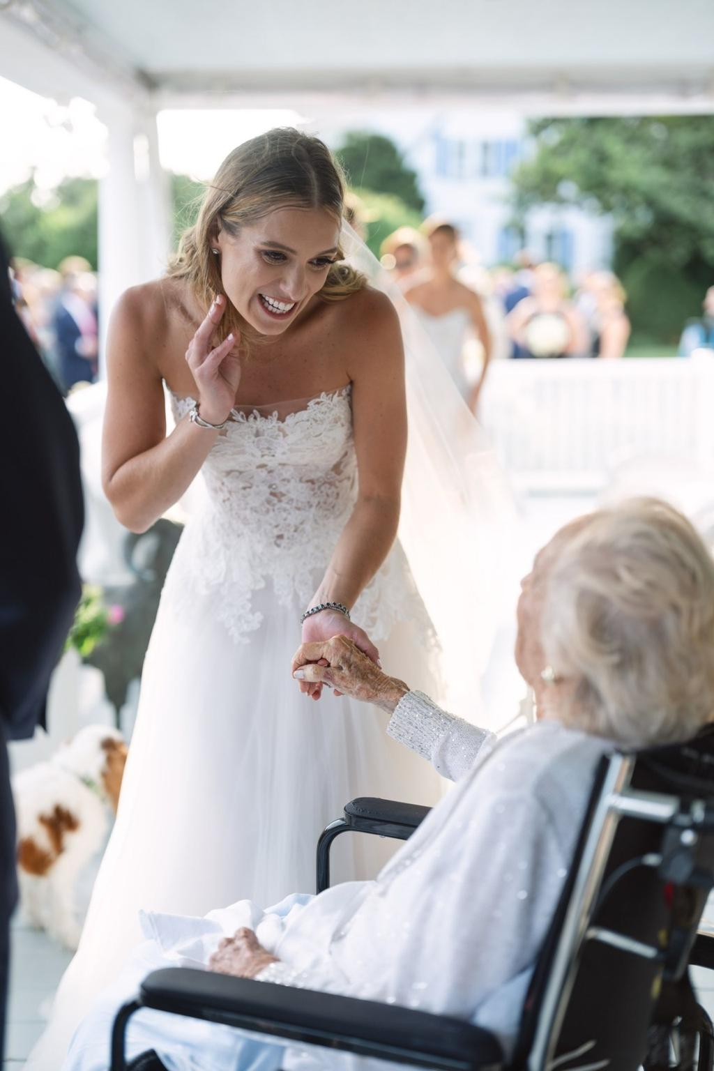 Babcia Ethel zawsze była niezwykle ważną osobą w moim życiu i źró-dłem inspiracji, miłości i radości.