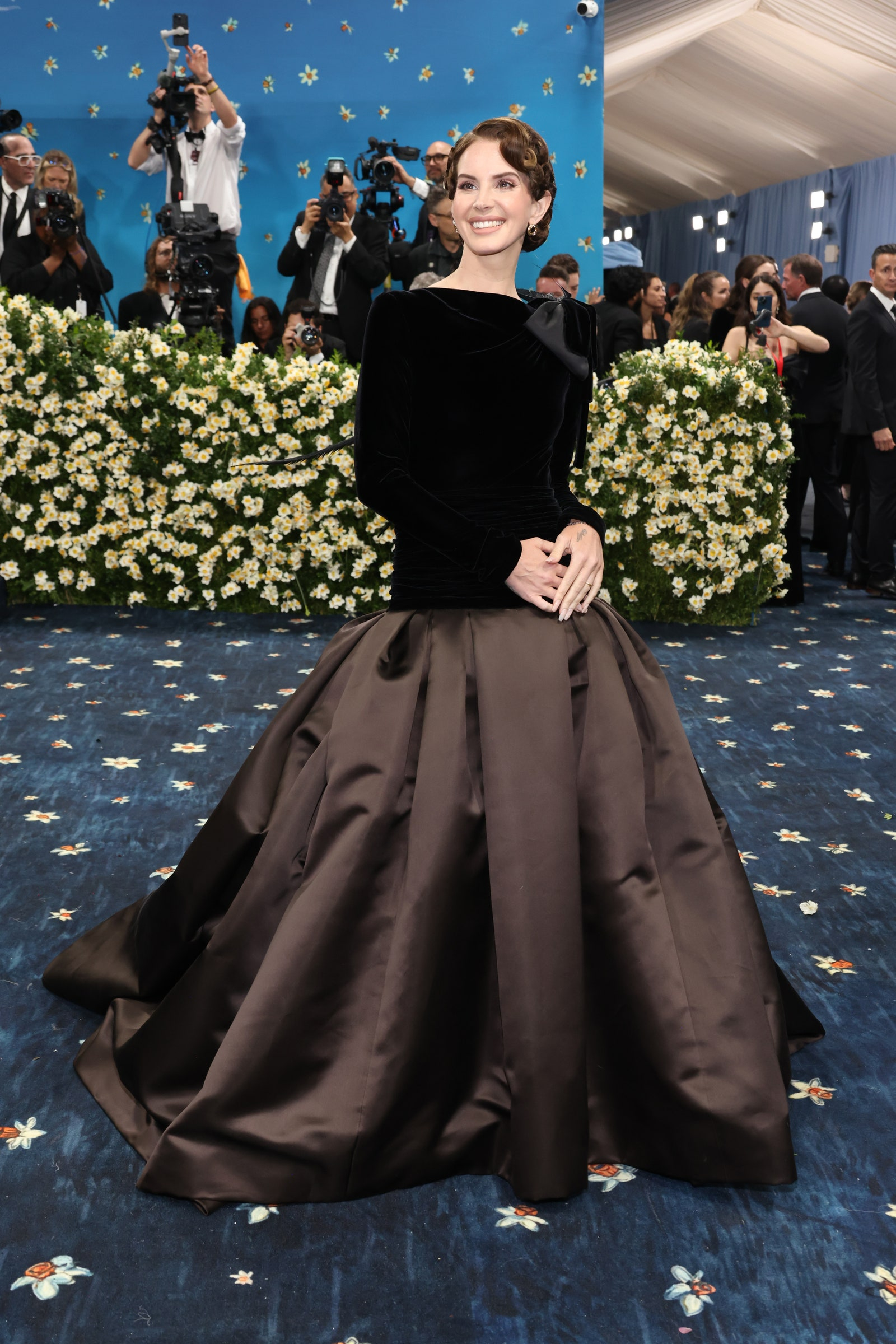 Lana Del Rey w stylizacji Valentino