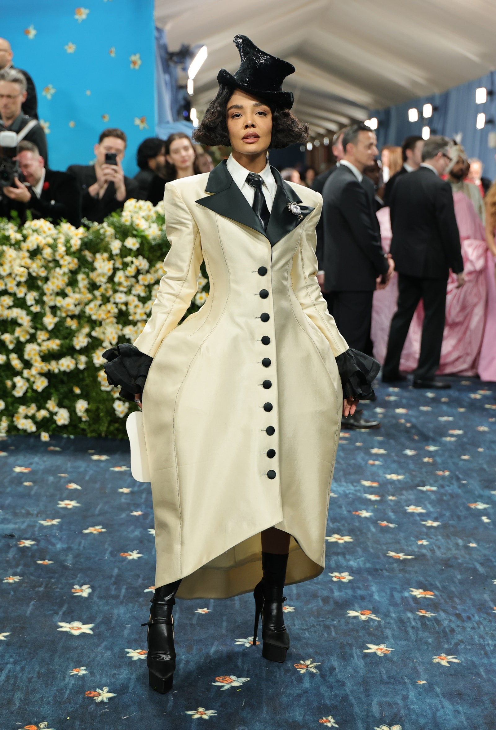 Tessa Thompson w stylizacji Prabala Gurunga