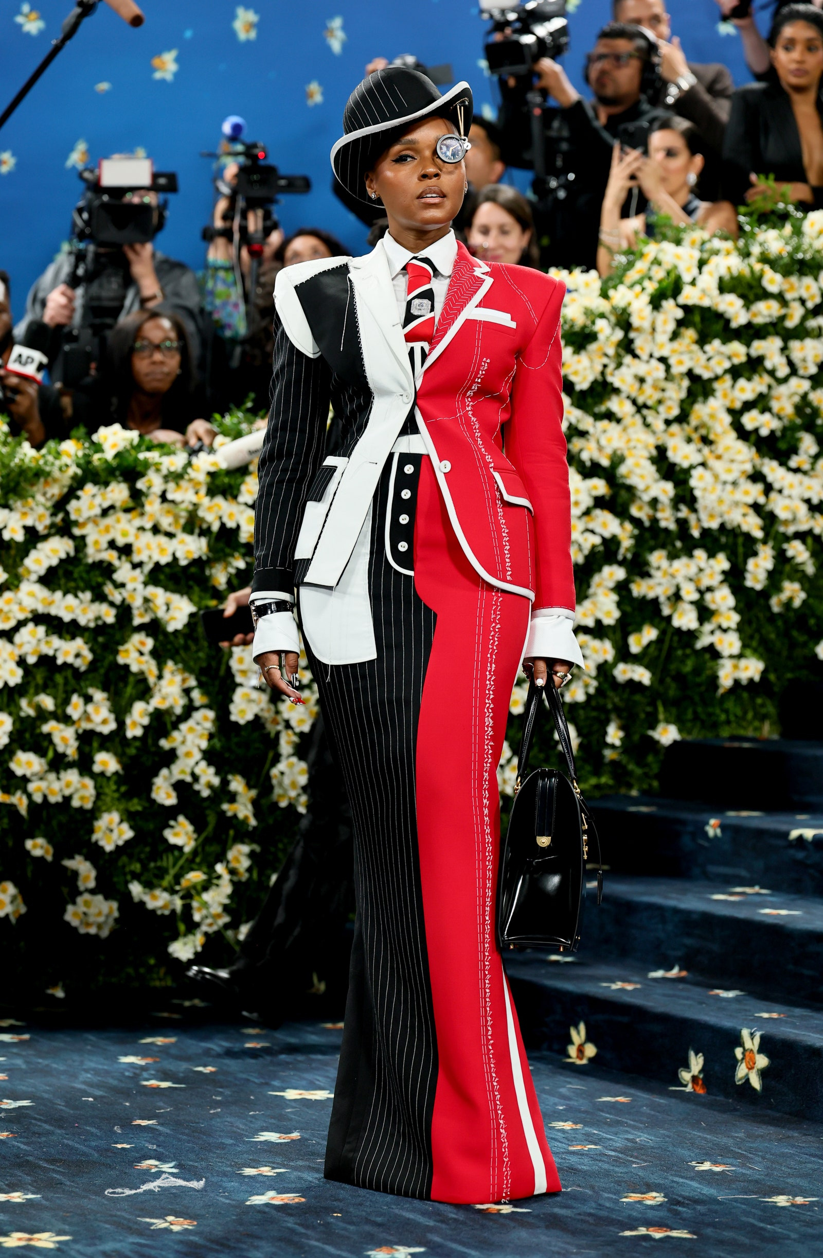 Janelle Monáe w stylizacji Thoma Browne'a