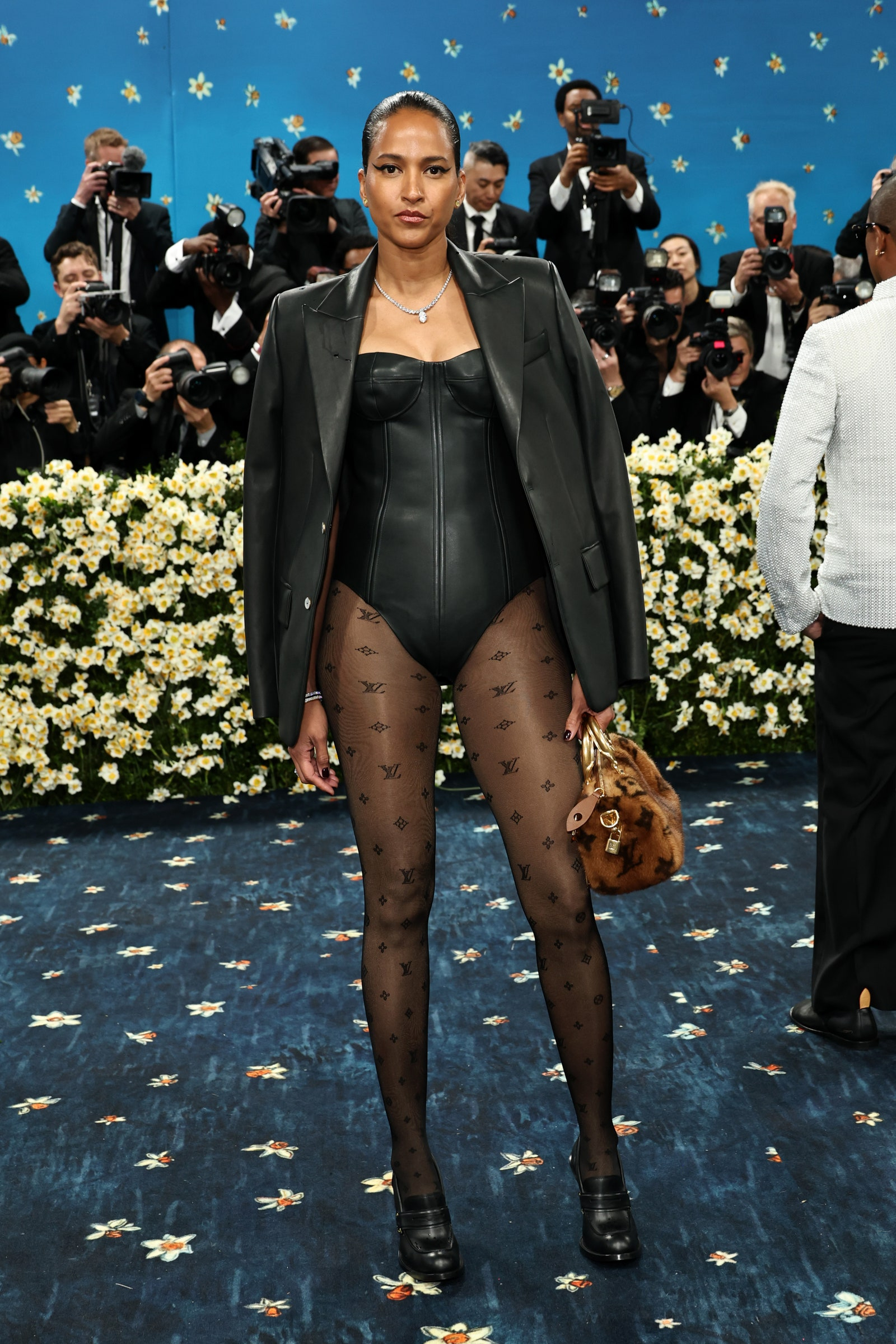 Helen Lasichanh w kreacji Louis Vuitton by Pharrell Williams