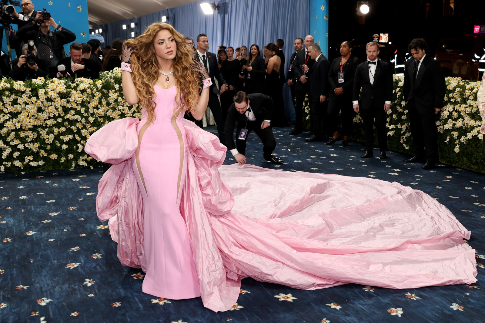 Shakira w kreacji Prabala Gurunga
