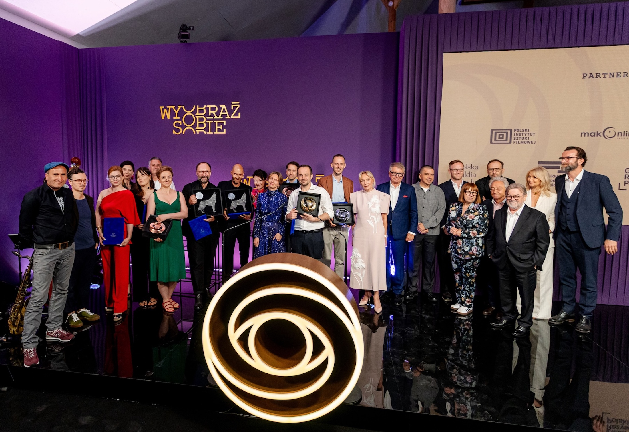 Finaliści i laureaci konkursu wraz z kapitułą oraz jury