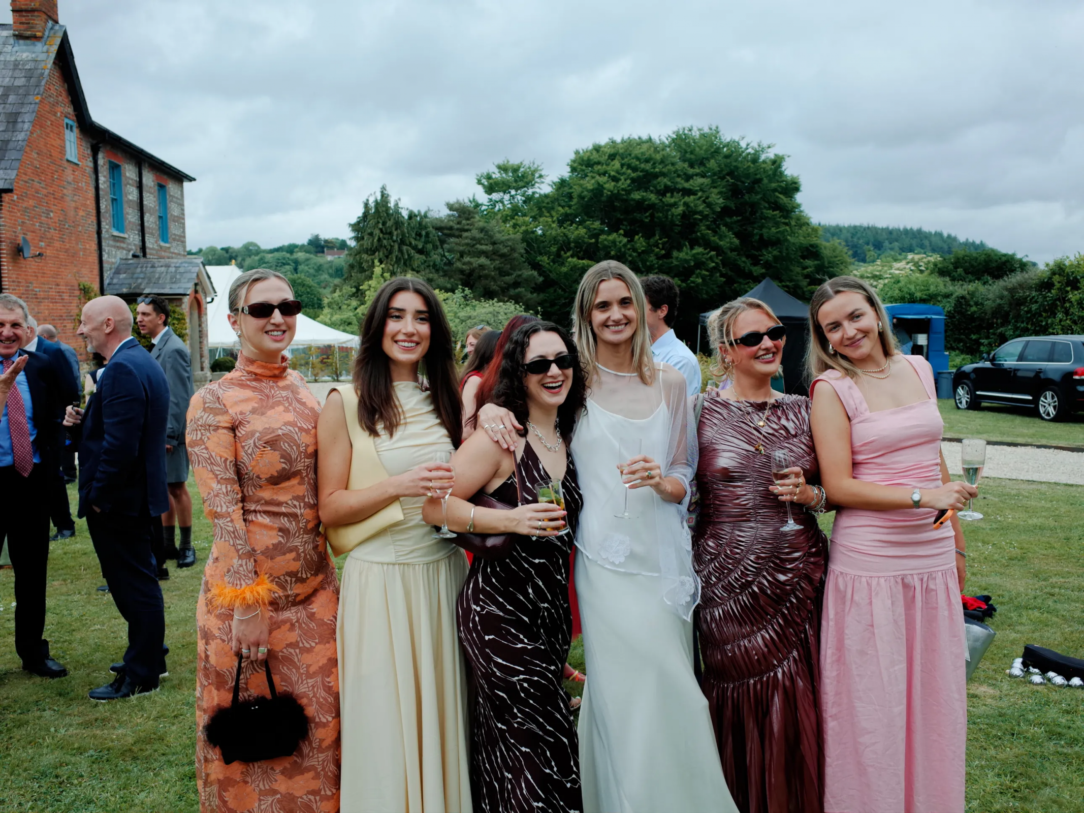 Bryony z Kath, Ioną, Amy, Sofią i Ruth.