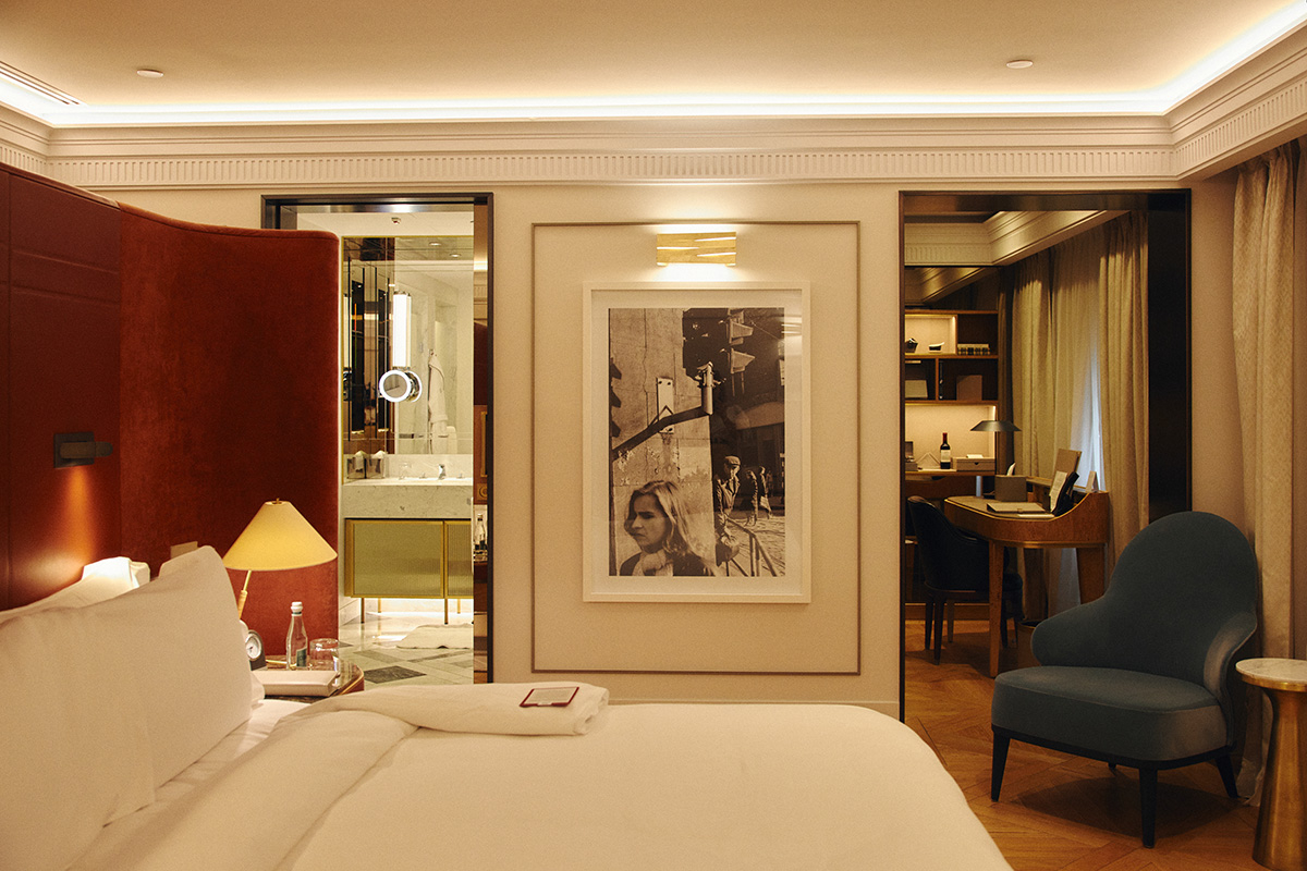 Pokój Hotelu Raffles Europejski, w którym członkowie jury mogli przygotować się do uroczystej kolacji, a także zostać na noc