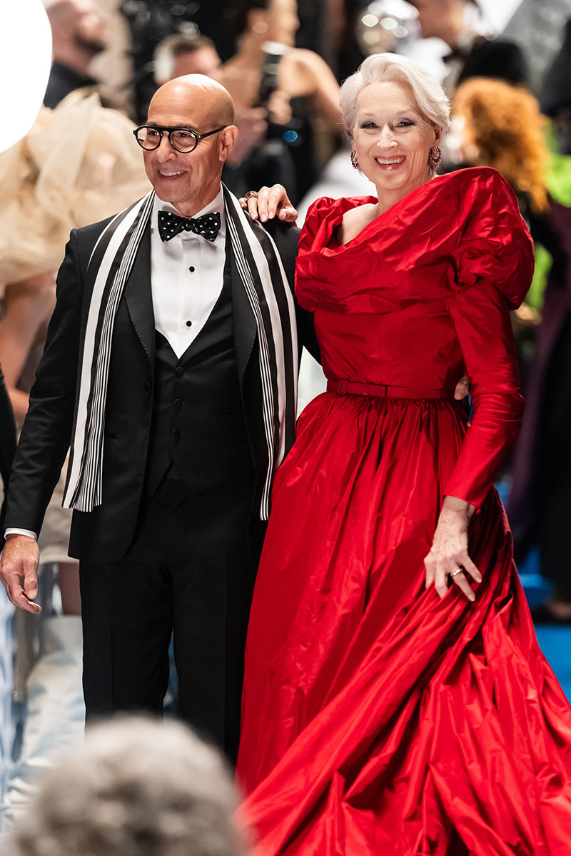 Stanley Tucci i Meryl Streep w balowych kreacjach podczas sceny jak z MET Gali.