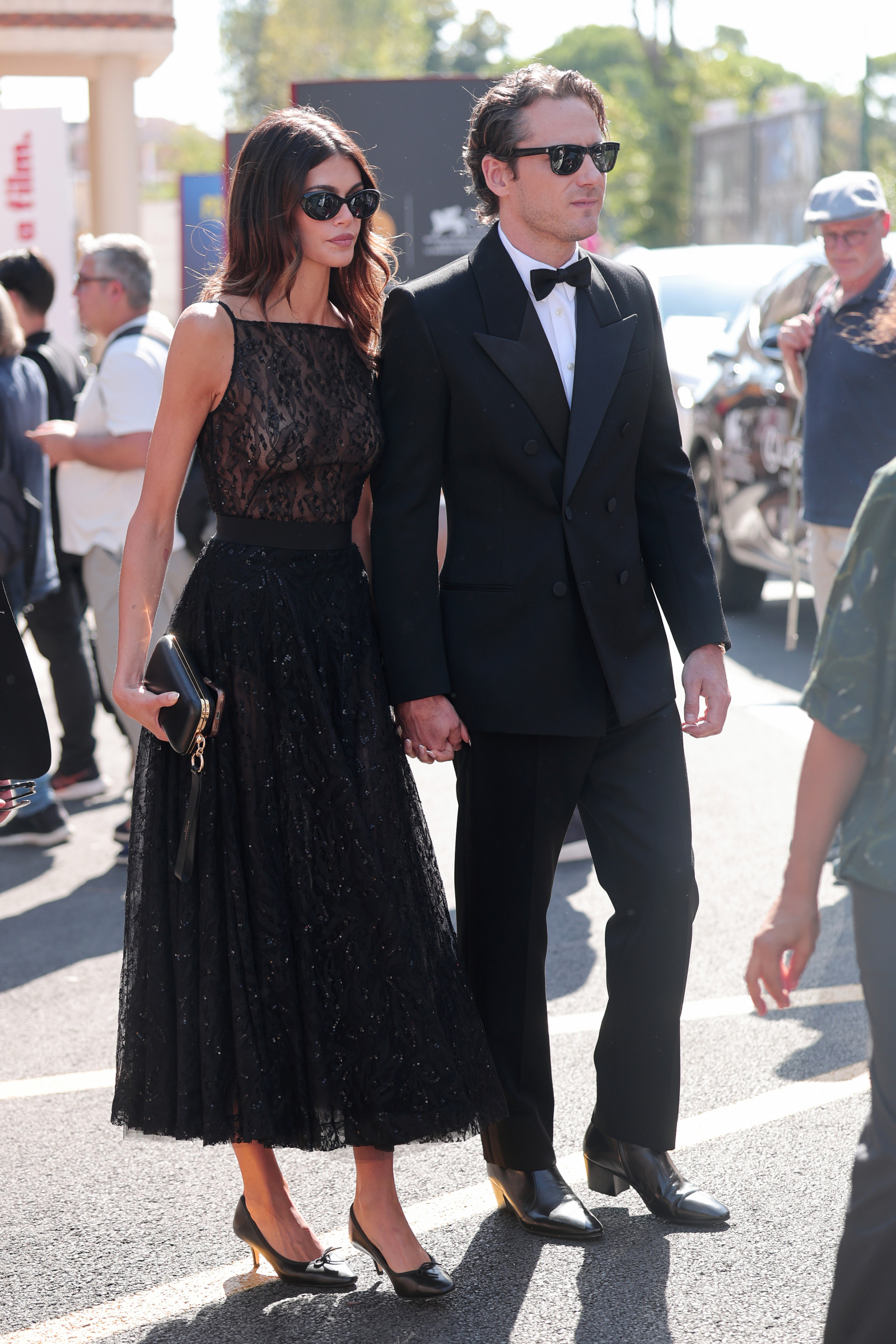 Kaia Gerber w Givenchy, Lewis Pullman w Saint Laurent