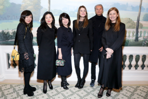 Redaktor naczelna japońskiego Vogue'a, Mitsuko Watanabe (w środku), Angelo Gioia i Anna Dello Russo , Fot. François Goizé 