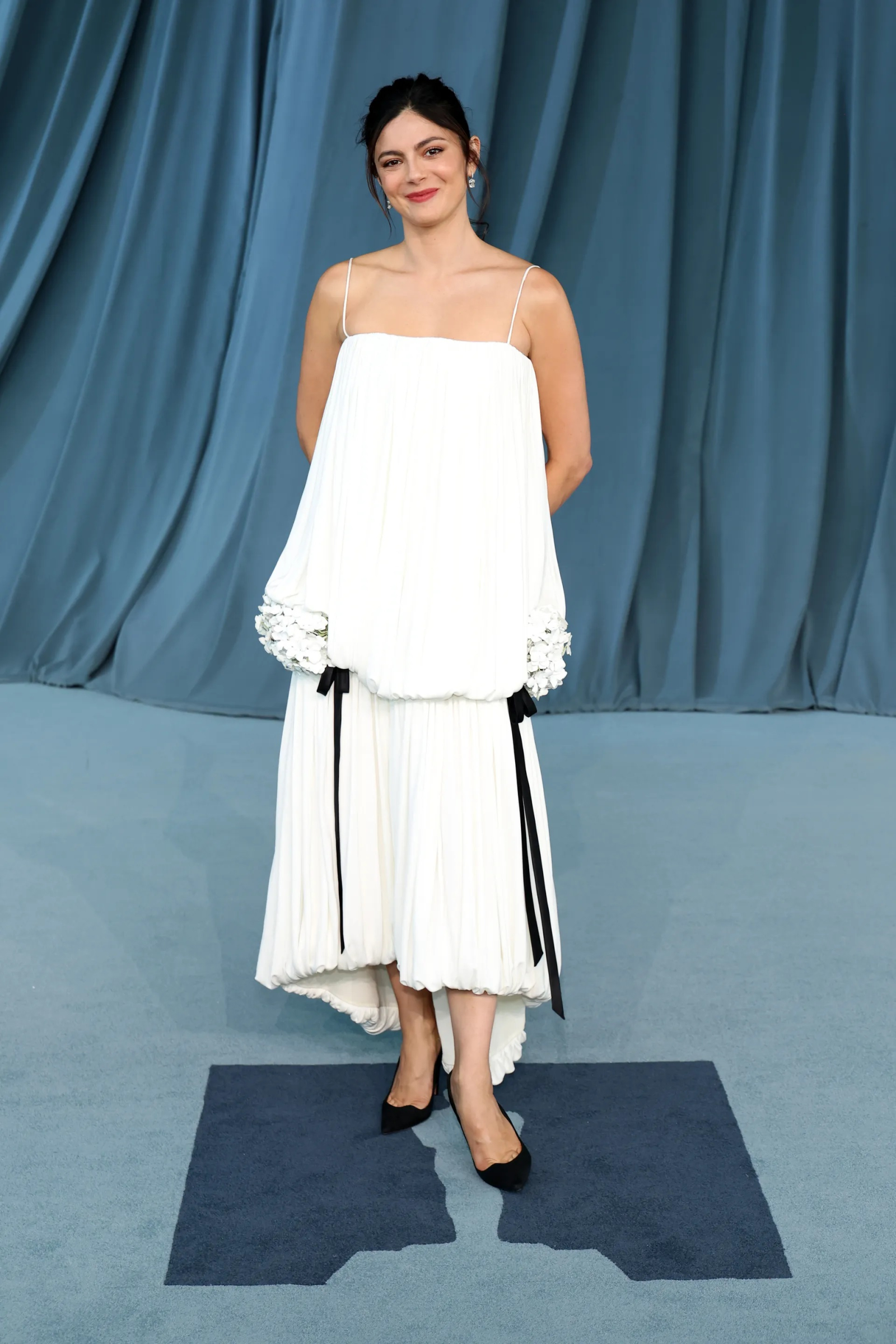 Monica Barbaro w tylizacji Dior