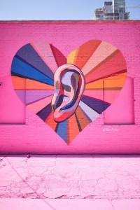 Za murale na Ulicy Miłości odpowiedzialna była streetartowa artystka  C. Finley, Fot. Materiały prasowe Pandora
