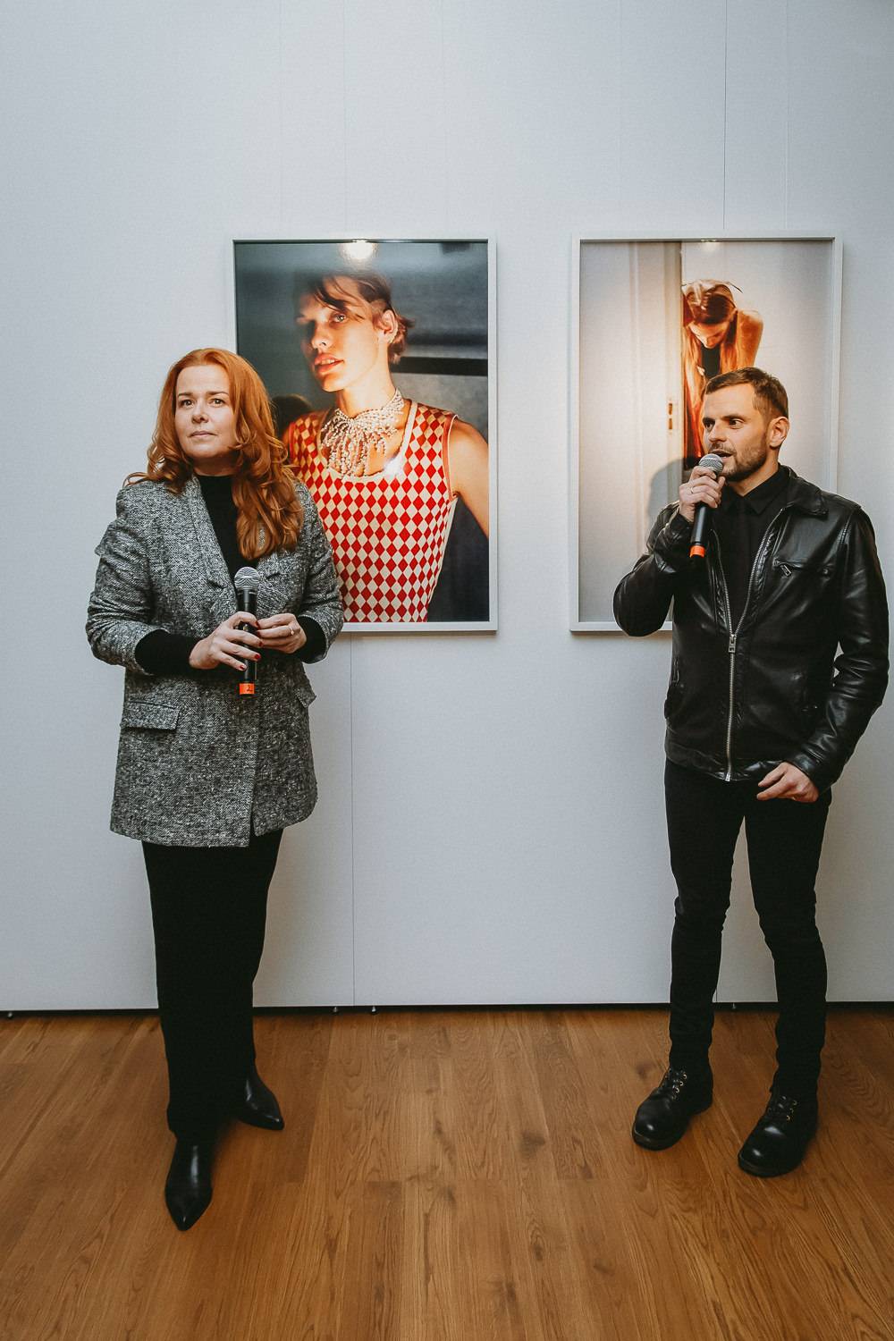 CEO Vogue Polska Justyna Markiewicz i Konrad Schiller, kurator Muzeum Woli, fot. Piotr Szafran