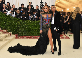 Jennifer Lopez i Olivier Rousteing, Dia Dipasupil, Getty Images