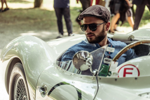 Do Villa d'Este ten człowiek przyjechał swoim Astonem Martinem DB3S prosto z trasy legendarnego rajdu Mille Miglia, Fot. Błażej Żuławski