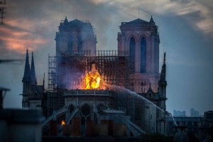 Płonąca katedra Notre-Dame, kwiecień 2019., (Fot. Getty Images)