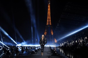 Naomi Campbell na pokazie Saint Laurent, wrzesień 2019., (Fot. Getty Images)