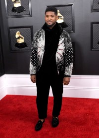 Usher w zestawie od Balmain, Fot. Getty Images