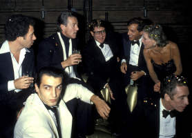 David Geffen, Halston, Yves Saint Laurent, Steve Rubell, Nan Kempner i Fernando Sanchez, Fot. Ron Galella, Getty Images