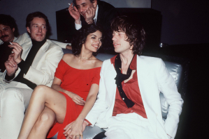 Projektant Halston oraz Bianca i Mick Jagger, Fot. Robin Platzer, Getty Images