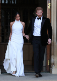 Książę Harry i księżna Sussex w sukni ślubnej Stelli McCartney w drodze na przyjęcie ślubne, Fot. Getty Images