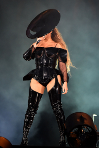 Beyoncé w kostiumie projektu Muglera, Fot. Getty Images
