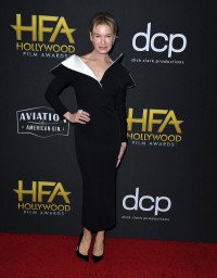 W sukience od A.W.A.K.E. Mode na rozdaniu  Hollywood Film Awards, 2020 rok, Fot. Steve Granitz/WireImage