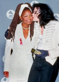 Z bratem, Michaelem na rozdaniu nagród Grammy w 1993 roku, Fot. Getty Images