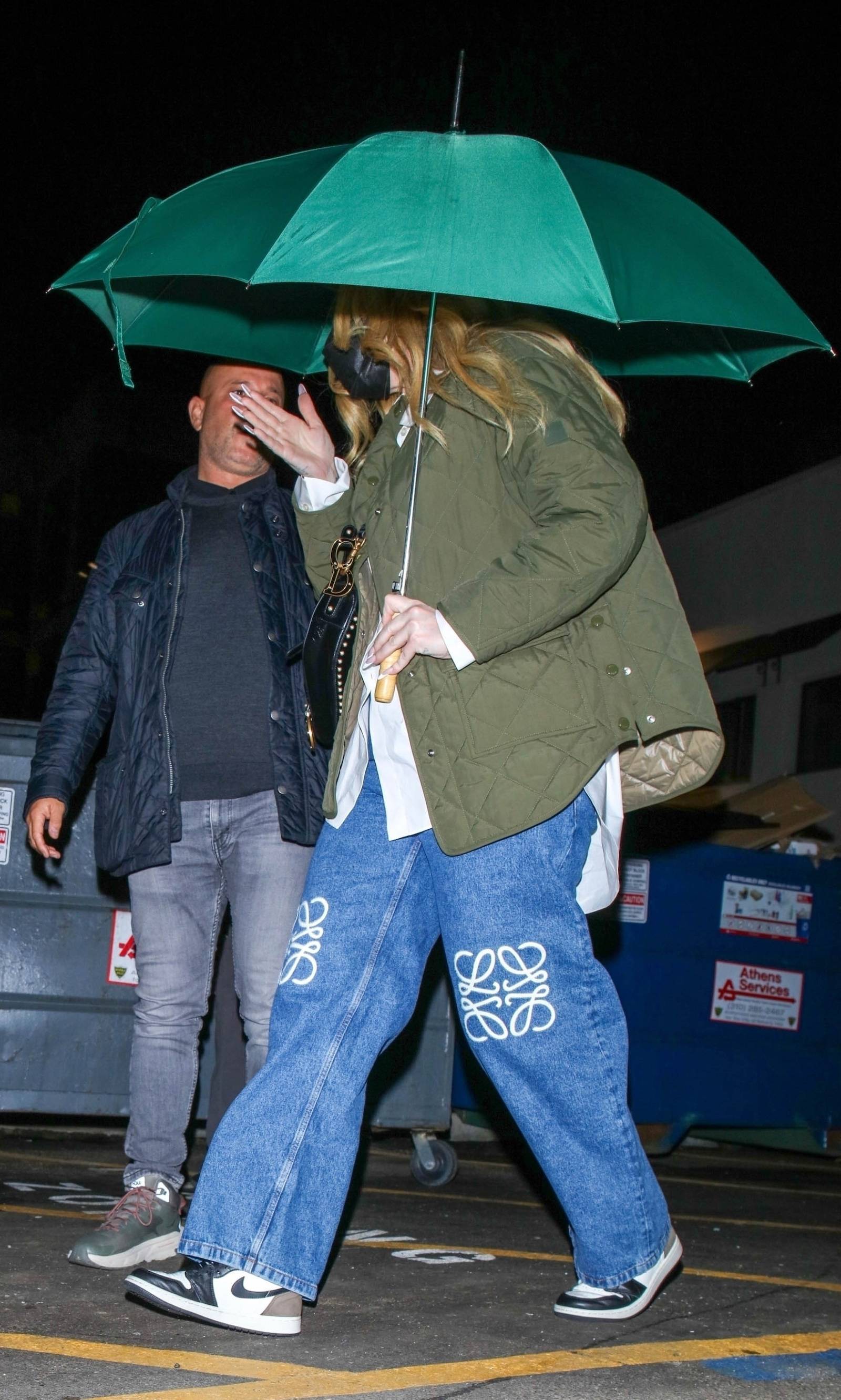 Adele wiosną nosi kultowe sneakersy Air Jordan 1 Nike’a (Fot. Backgrid/East News)