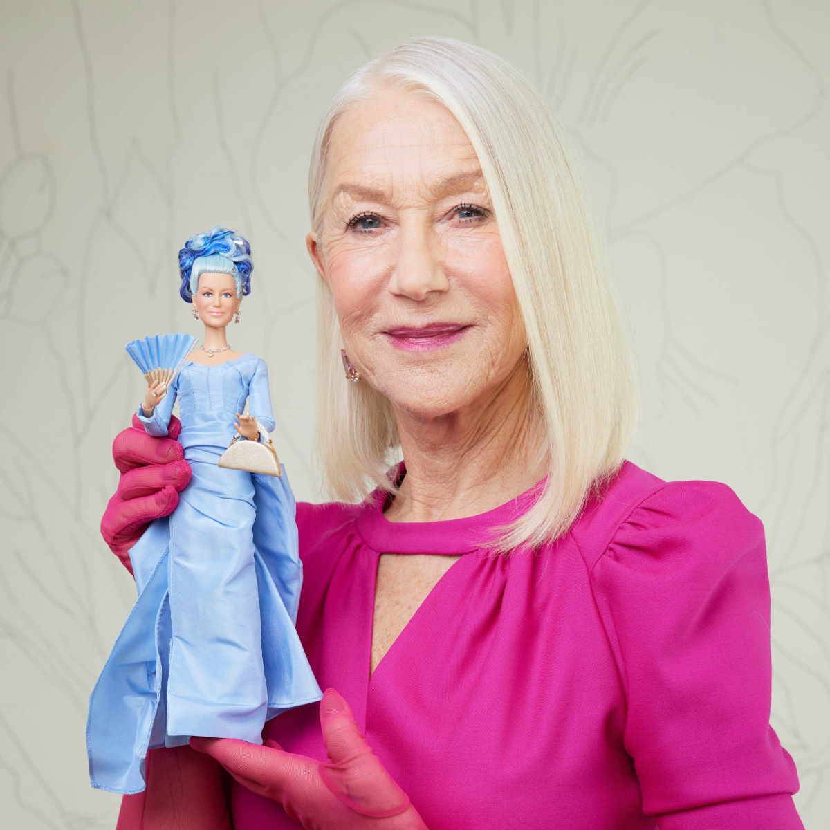 Z okazji 65 lat istnienia Barbie oraz Międzynarodowego Dnia Kobiet, firma Mattel wyróżniła inspirujące kobiety.  Wśród nich, poza Helen Mirren, znalazły się: Kylie Minogue, Shania Twain, Viola Davis, Maira Gomez, Lila Avilés, Nicole Fujita i Enissa Amani. 