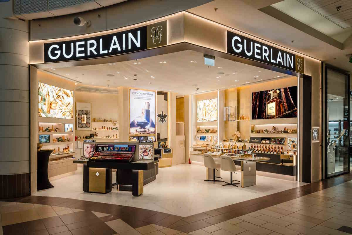 Butik marki Guerlain w Westfield Mokotów. W galerii handlowej Westfield Mokotów w Warszawie powstał flagowy butik francuskiej marki Guerlain.