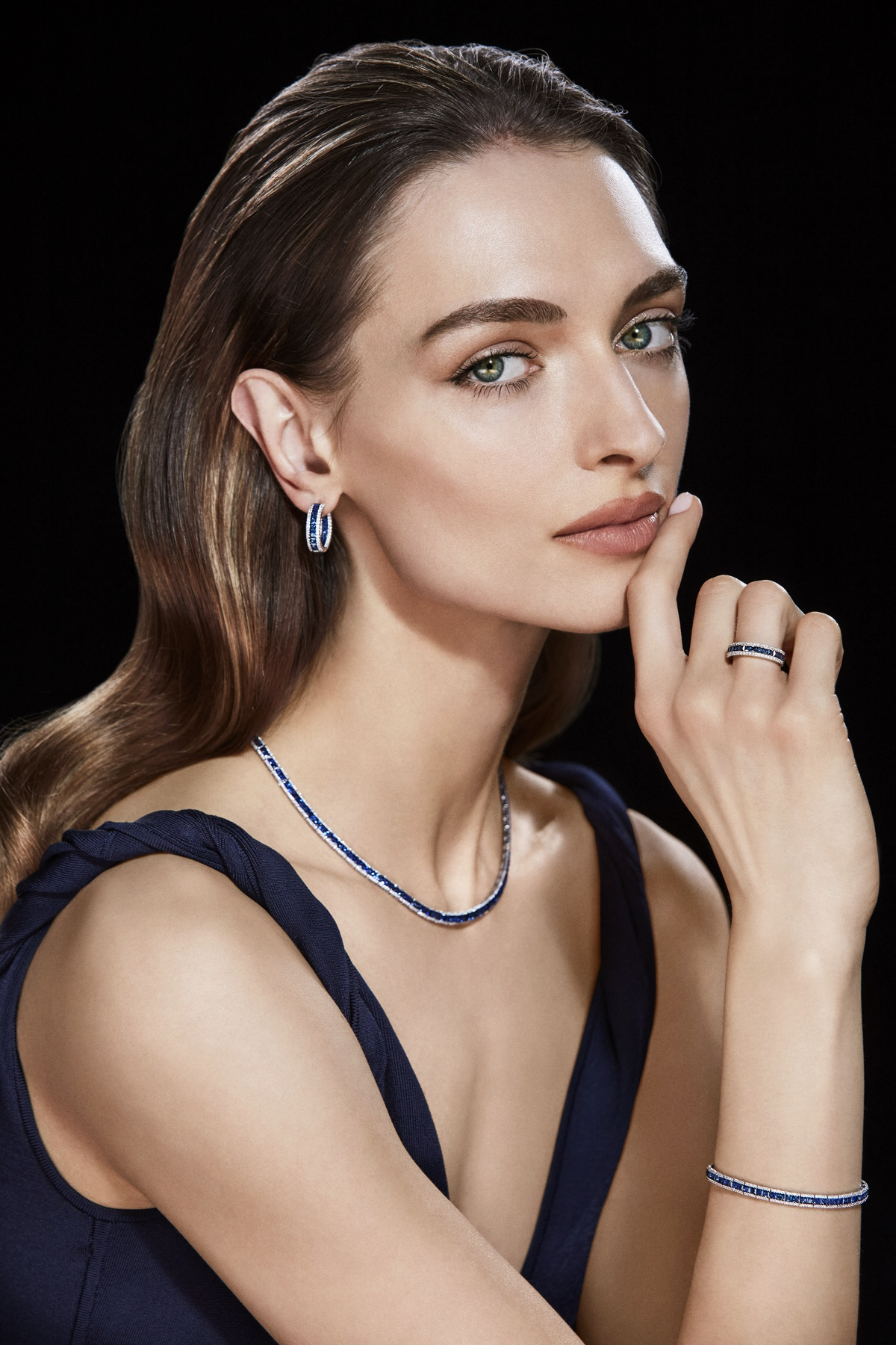 Naszyjniki i zawieszki z kolekcji High Jewellery marki Apart łączą diamenty i najwyższej jakości złoto. Jakie elementy najlepiej sprawdzą się na prezent?