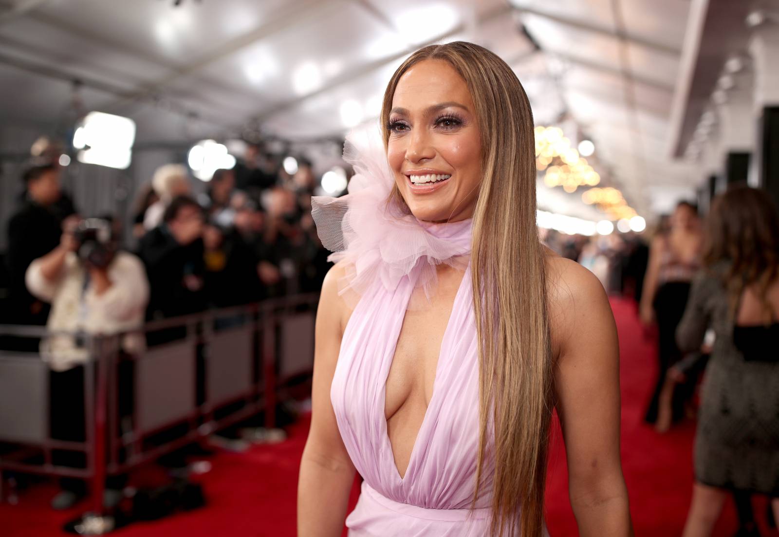 Jennifer Lopez wybrała sukienkę od Magdy Butrym (Fot. Getty Images)