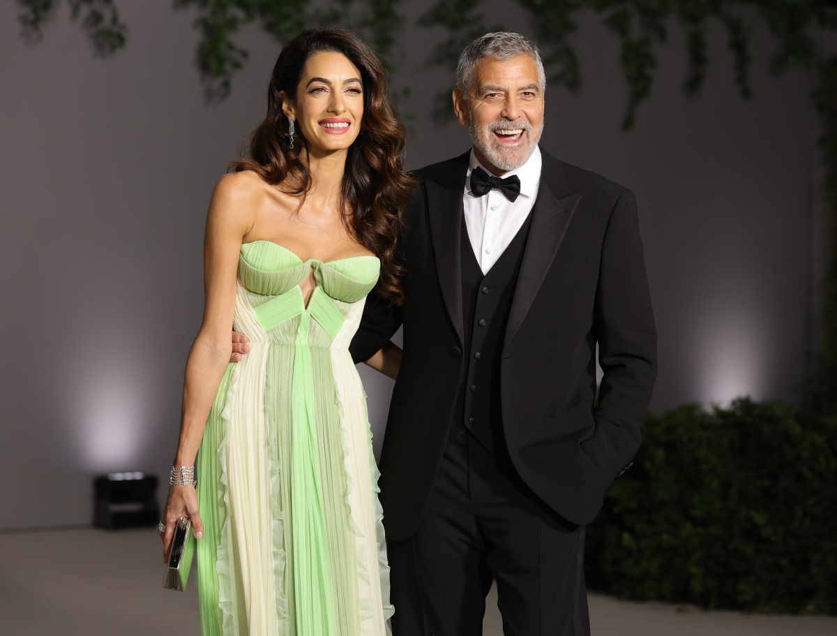Sławne pary z showbiznesu, które dzieli duża różnica wieku. Miłość jest ślepa, także na metrykę. Oto 10 gwiazdorskich par, którym udało się stworzyć zgodny związek mimo dużej różnicy wieku. George i Amal Clooneyowie.