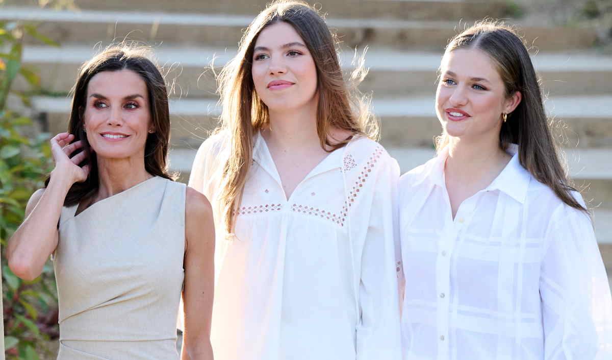Hiszpańska monarchini, królowa Letycja, i jej córki prezentują eleganckie stylizacje w bieli na lato 2024.
