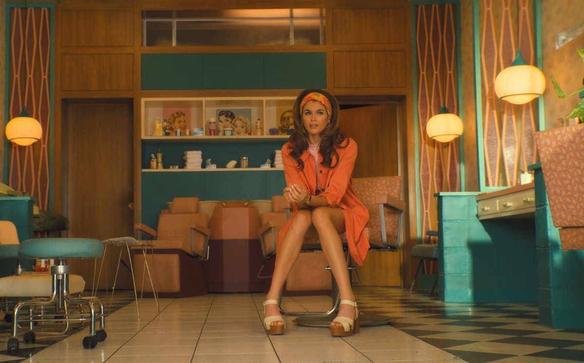 „Palm Royale”: O czym jest nowy serial i gdzie go obejrzeć. „Palm Royale” to nowa produkcja Apple TV+. Serial „Palm Royale” powstał na podstawie książki Juliet McDaniel „Mr. & Mrs. American Pie”.Kaia Gerber w obsadzie nowego serialu Palm Royale na Apple TV.