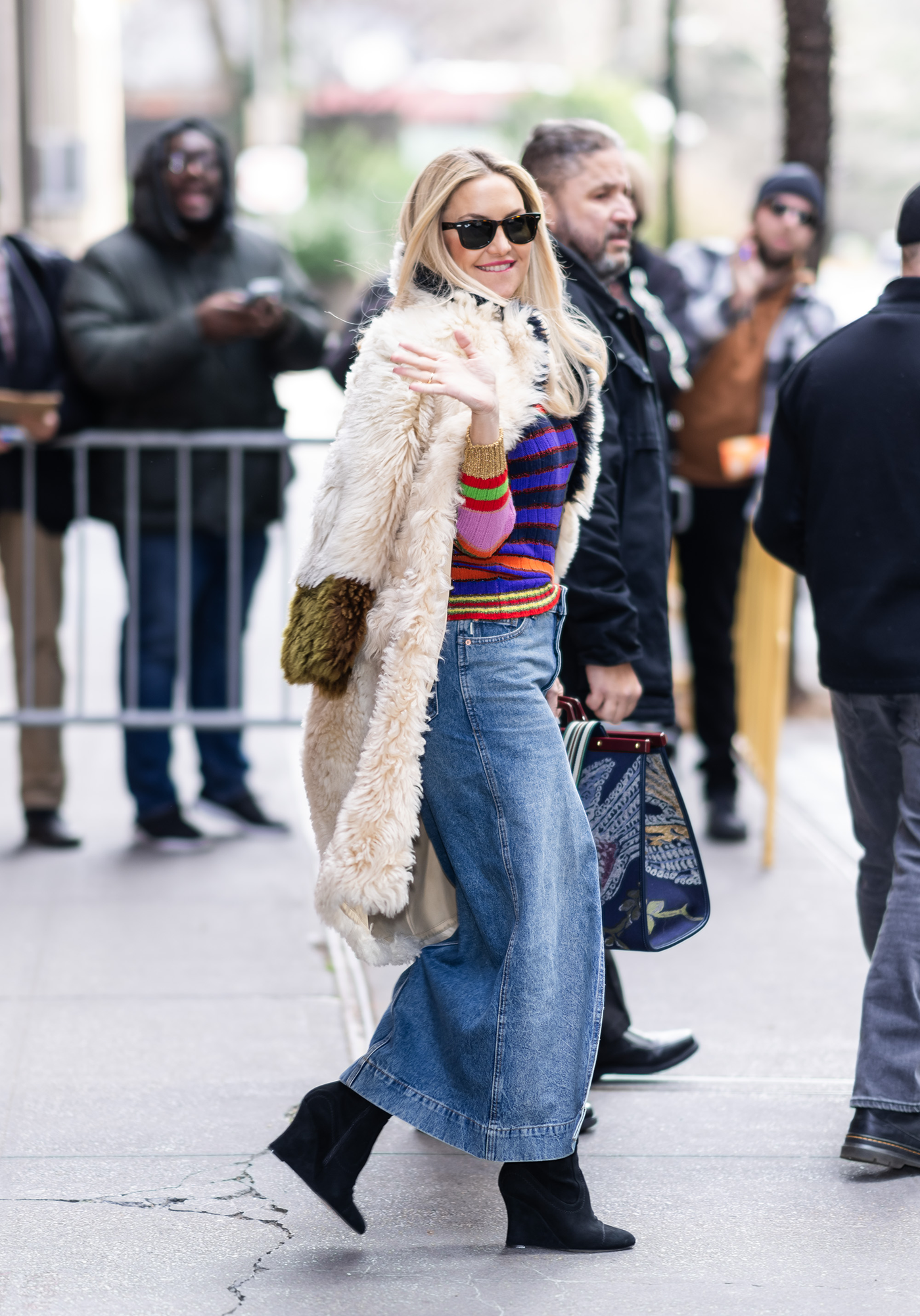 Kate Hudson w kozakach na koturnie / (Fot. Getty Images)