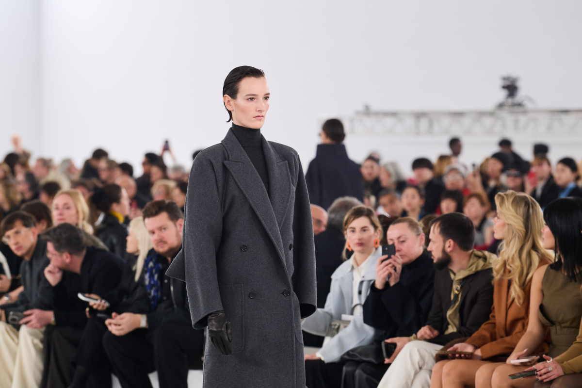 Kolekcja Max Mara na jesień-zimę 2024-2025, zainspirowana francuską pisarką Sidonie-Gabrielle Colette, to nowoczesna interpretacja elegancji.