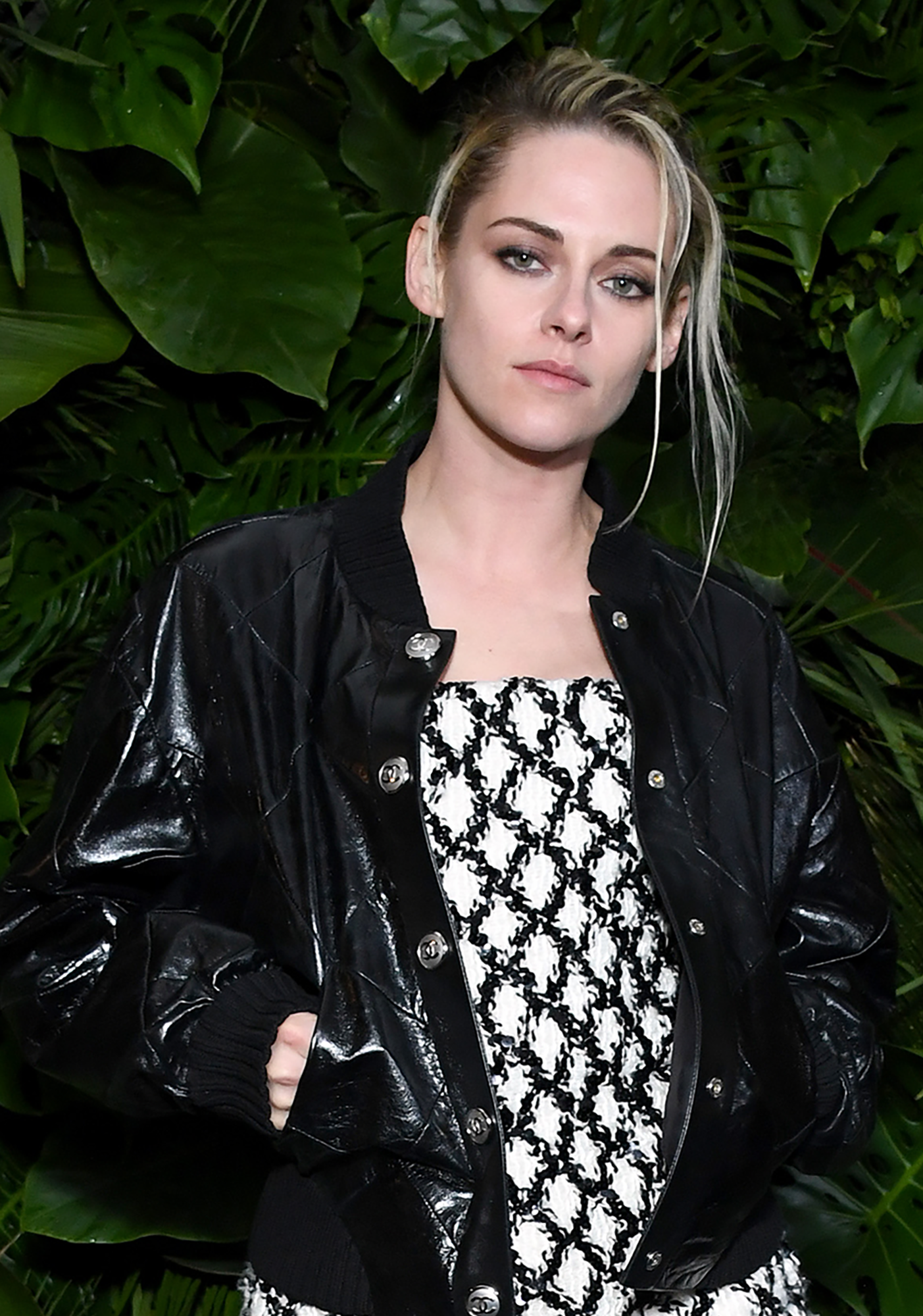 Kristen Stewart w sneakersach Onitsuka / (Fot. Getty Images)