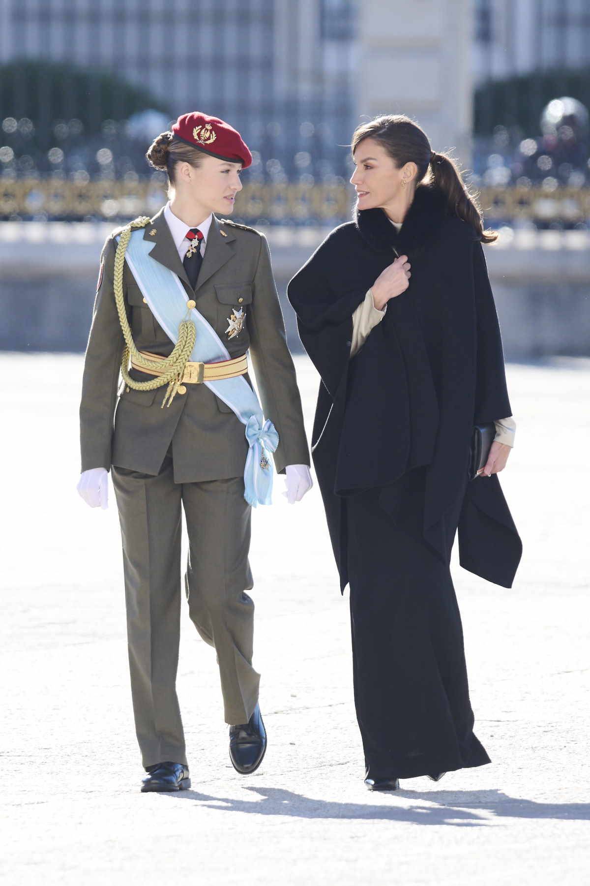 Królowa Letycja towarzyszy księżniczce Eleonorze podczas wojskowej ceremonii (Fot. Getty Images)
