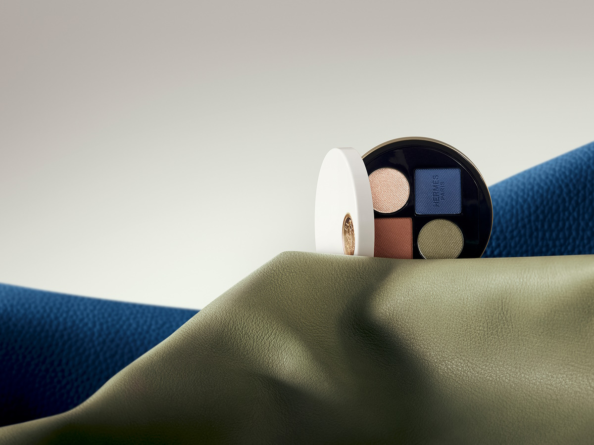 Hermès Beauty przedstawia edycję limitowaną makijażu, w której znalazły się pomadka Rouge Hermès, cienie Ombres d’Hermès i lakiery Les Mains.