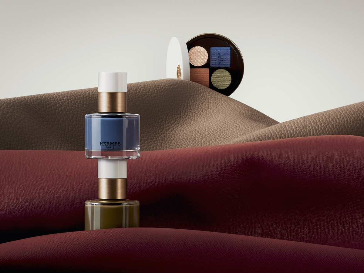 Hermès Beauty przedstawia edycję limitowaną makijażu, w której znalazły się pomadka Rouge Hermès, cienie Ombres d’Hermès i lakiery Les Mains.