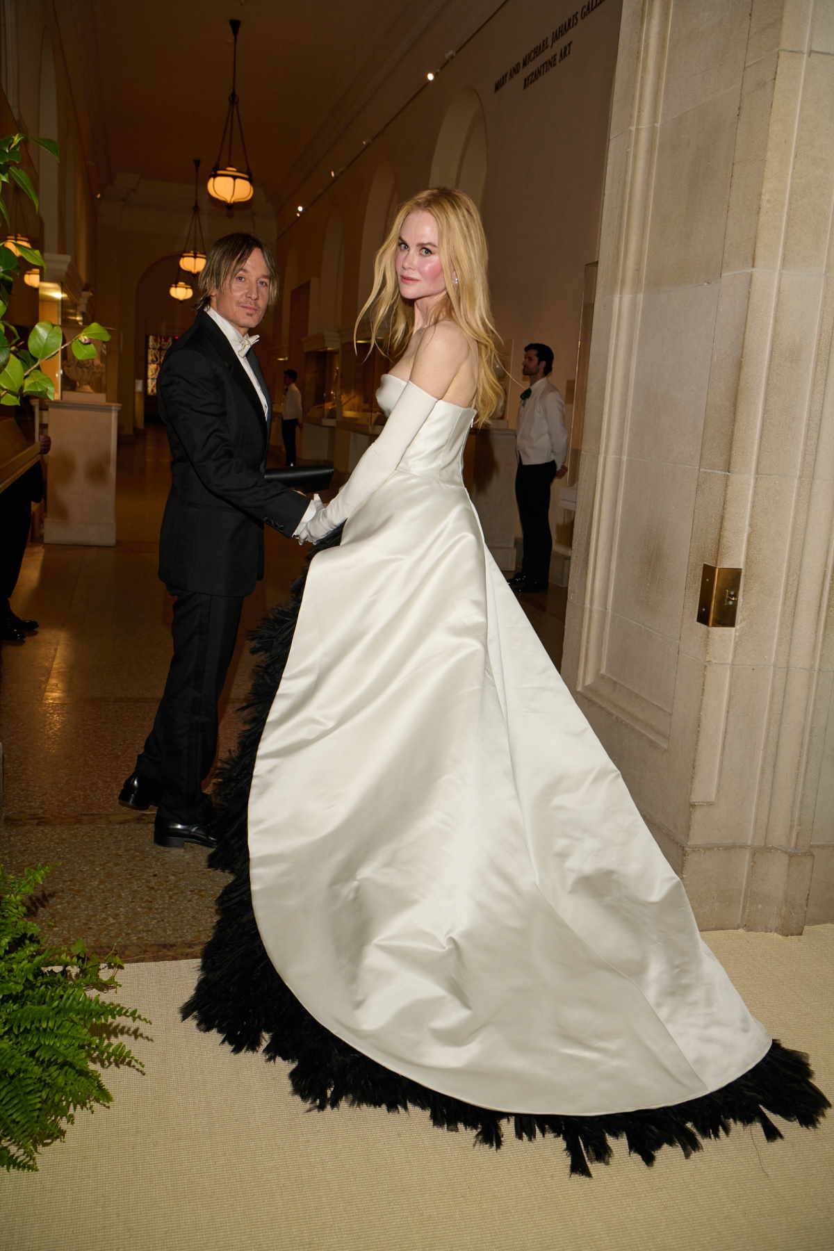 Met Gala 2024: Nicole Kidman w spektakularnej kreacji Balenciagi.