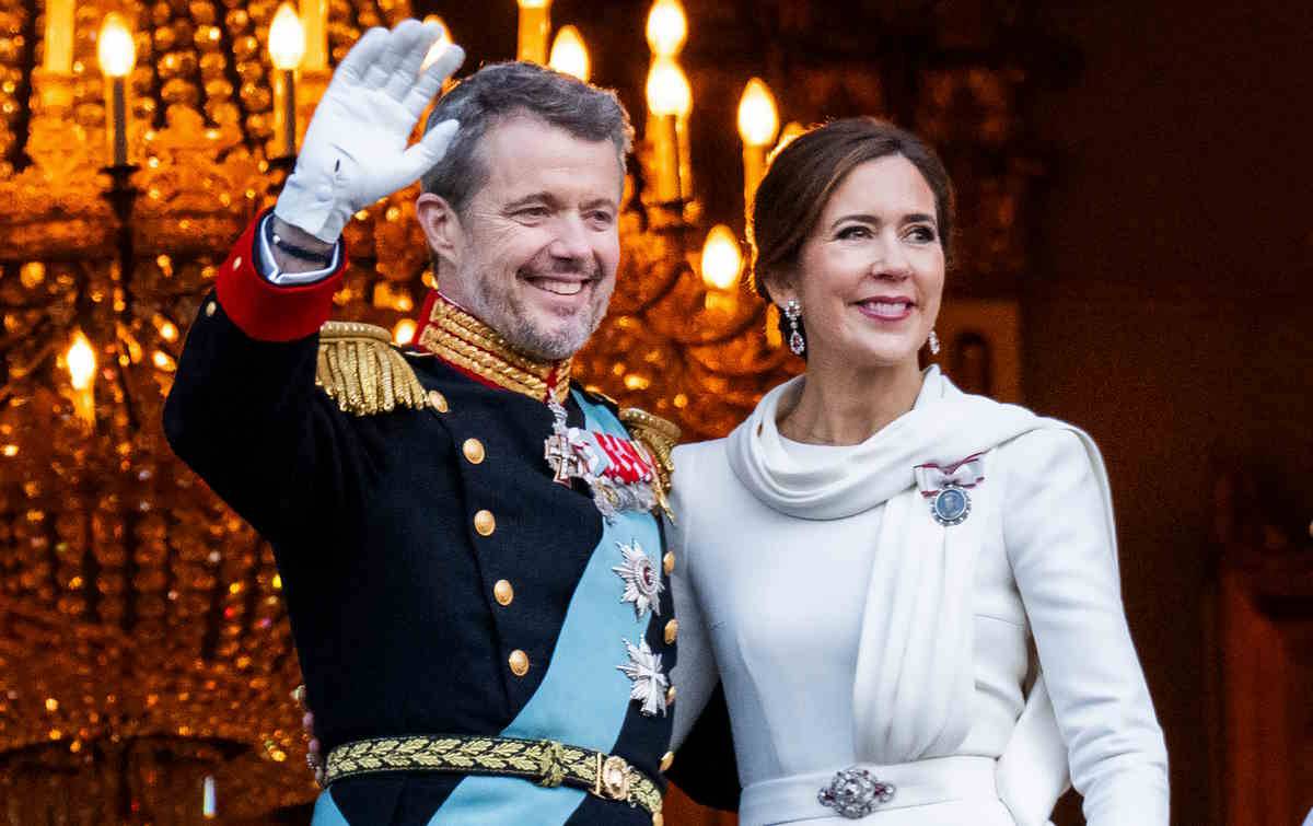 Pierwszy oficjalny portret duńskiej rodziny królewskiej po przejęciu tronu. Król Fryderyk X i królowa Maria.
