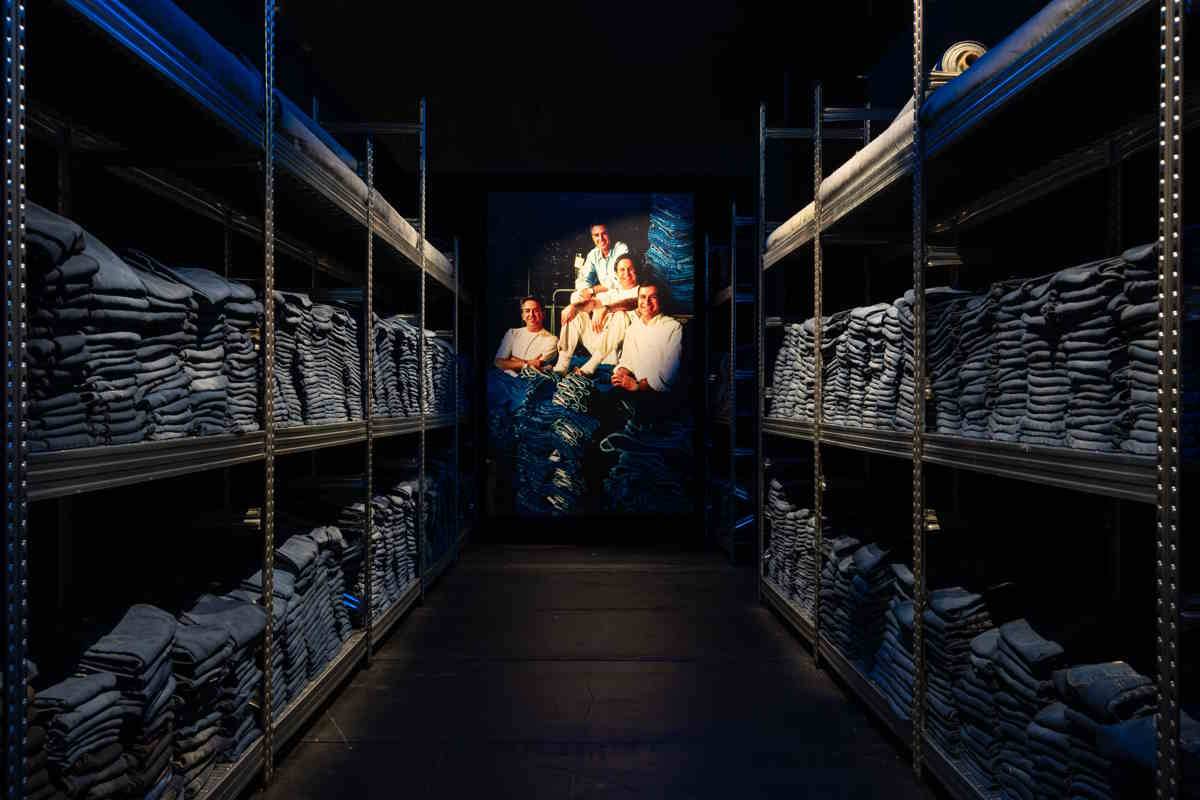 Premiera Guess Jeans na tygodniu mody męskiej Pitti Uomo. W latach 80. Guess uczynił denim modnym, teraz Guess Jeans czyni go zrównoważonym – przekonuje amerykański brand, prezentując swoją nową markę.