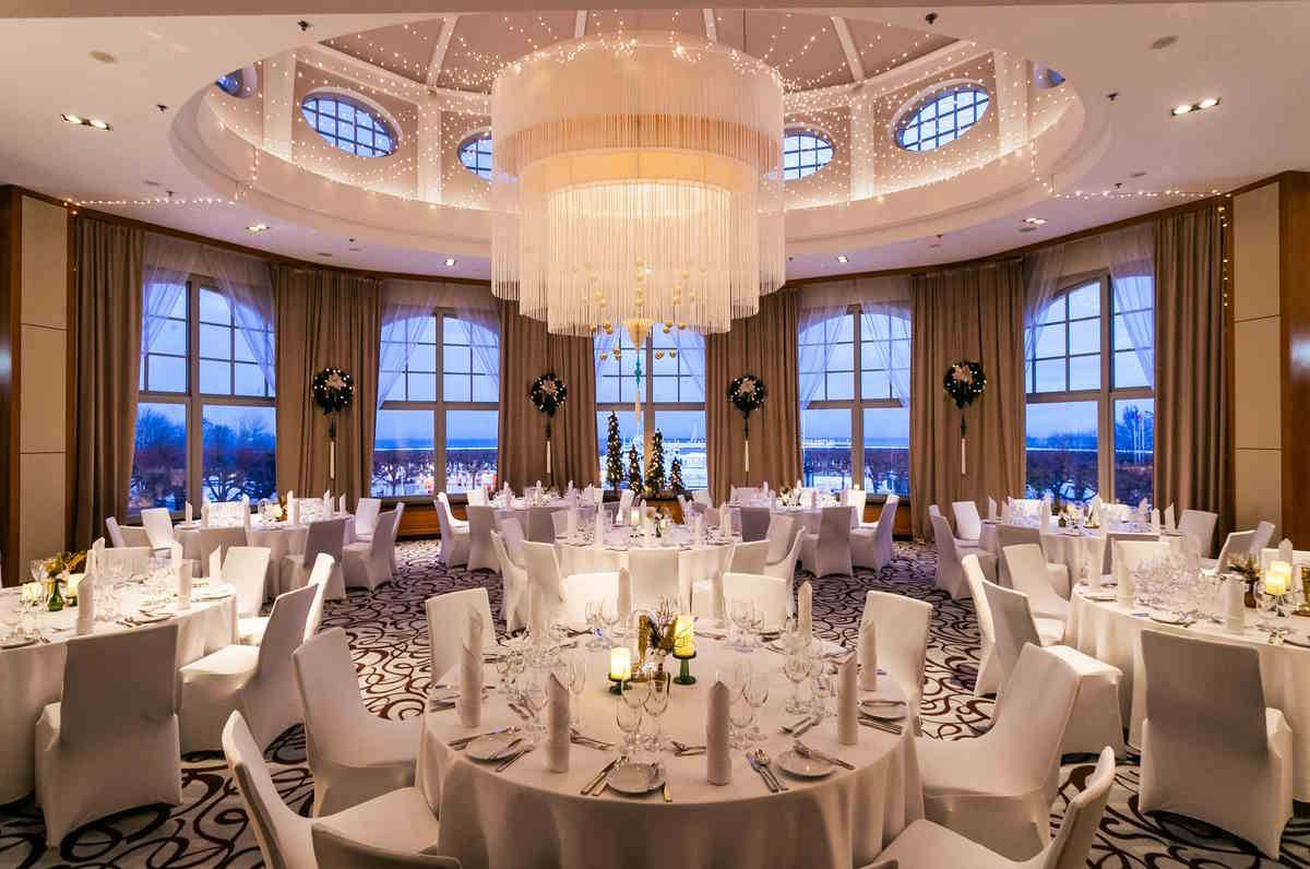 Święta i sylwester w Sheraton Sopot Hotel. Pięciogwiazdkowy hotel Sheraton Sopot Hotel zaprasza na święta 2023 i sylwestra 2024. Jakie atrakcje czekają na gości podczas Festive Season?
